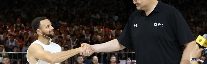 star sports下载-笑喷!库里中国行与姚明梦幻同框,1米88傻库当着2米26姚主席秀肌肉