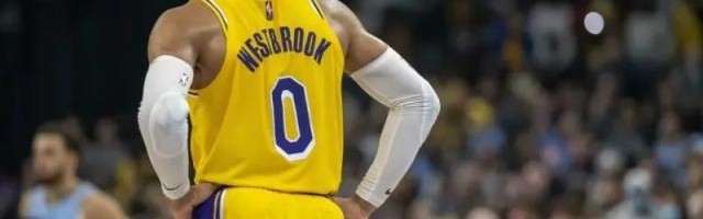 star sports下载-30支球队都不想要！新赛季韦少或在湖人板凳坐穿